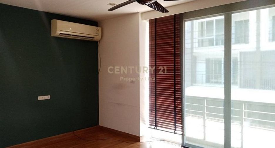 For rent 4 bedrooms townhouse in Chatuchak, Bangkok