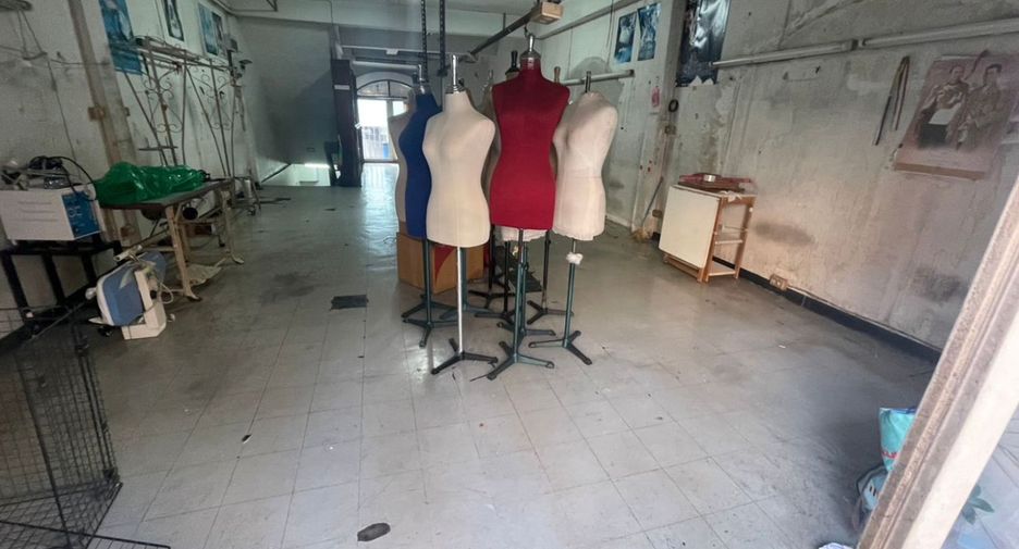 For rent and for sale 4 bedrooms retail Space in Khlong Toei, Bangkok