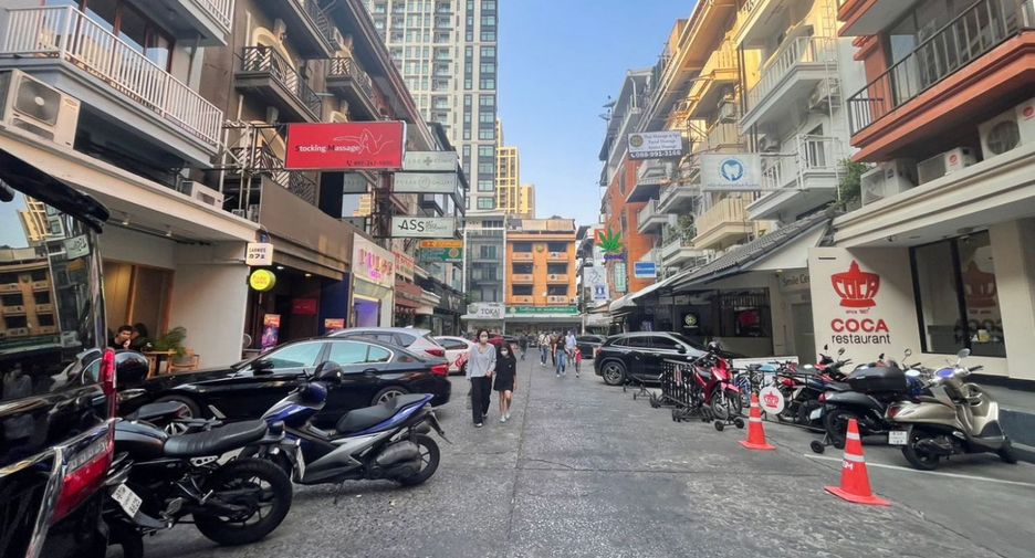 For rent and for sale 4 bedrooms retail Space in Khlong Toei, Bangkok