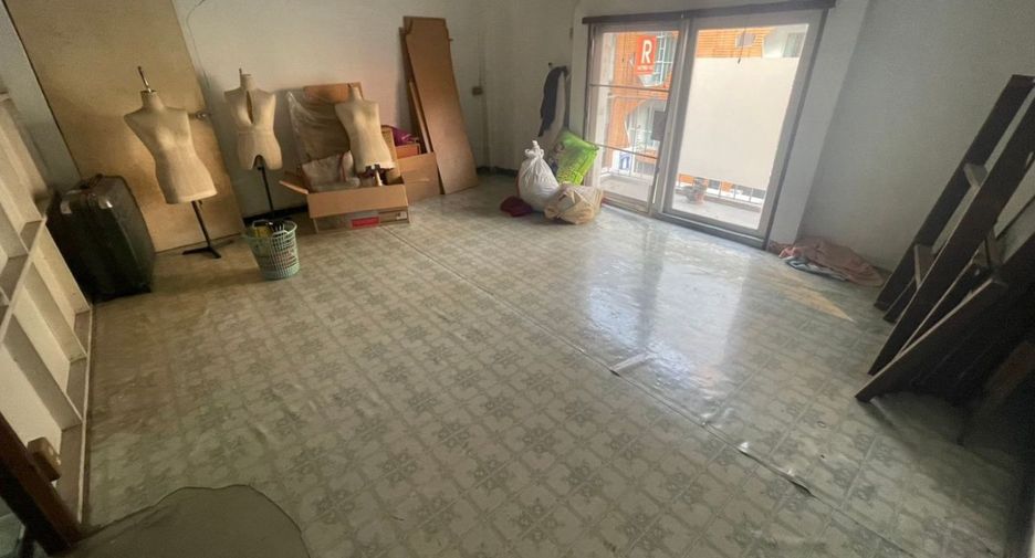For rent and for sale 4 bedrooms retail Space in Khlong Toei, Bangkok