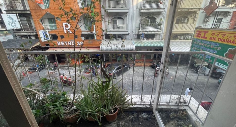 For rent and for sale 4 bedrooms retail Space in Khlong Toei, Bangkok