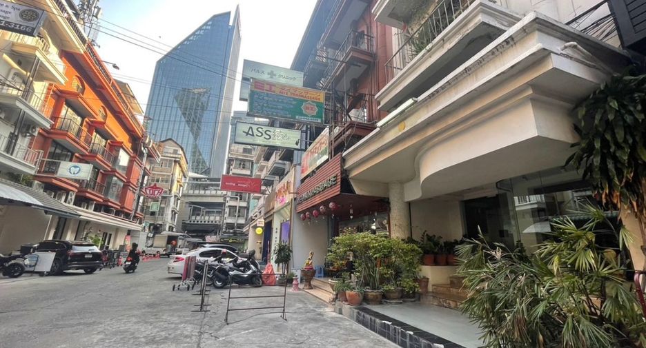 For rent and for sale 4 bedrooms retail Space in Khlong Toei, Bangkok