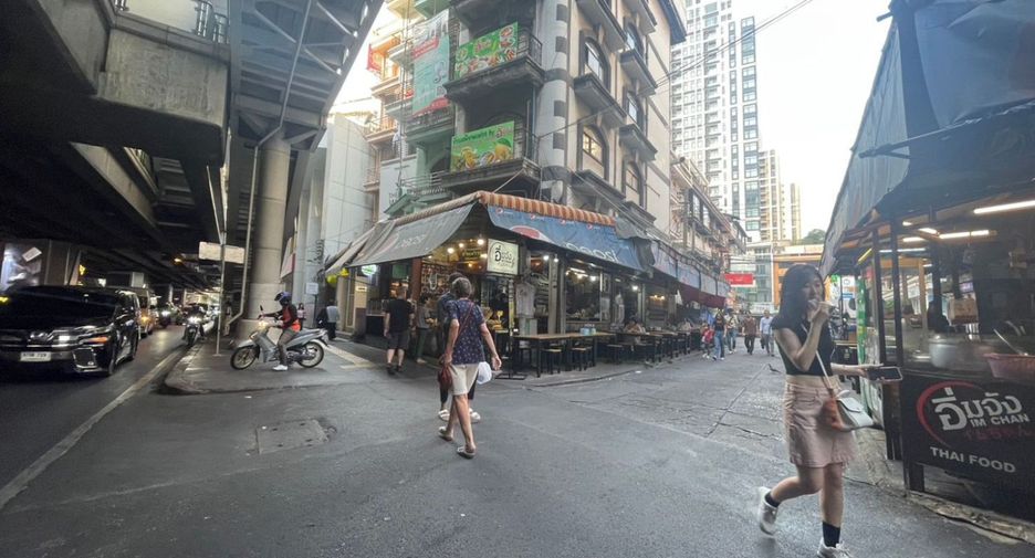For rent and for sale 4 bedrooms retail Space in Khlong Toei, Bangkok