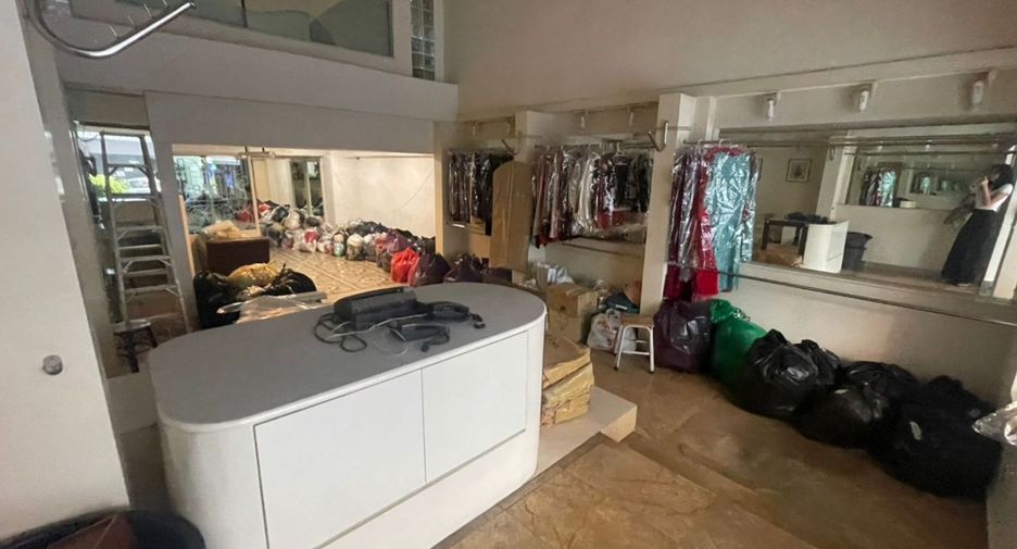 For rent and for sale 4 bedrooms retail Space in Khlong Toei, Bangkok