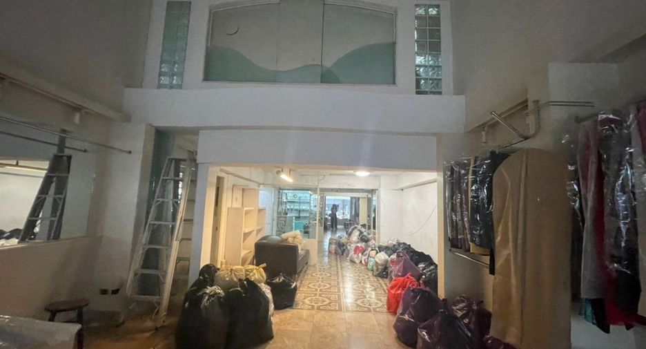 For rent and for sale 4 bedrooms retail Space in Khlong Toei, Bangkok