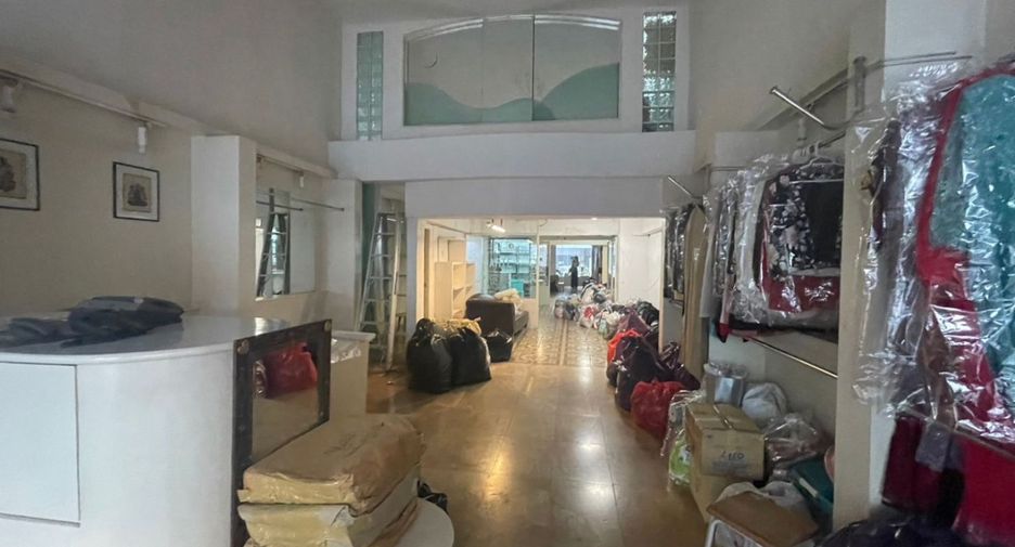 For rent and for sale 4 bedrooms retail Space in Khlong Toei, Bangkok