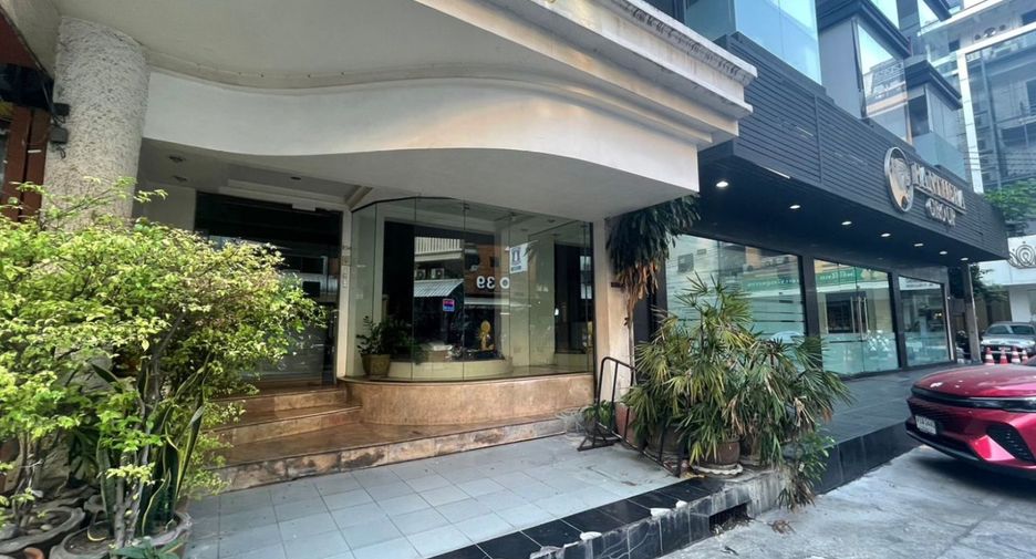 For rent and for sale 4 bedrooms retail Space in Khlong Toei, Bangkok