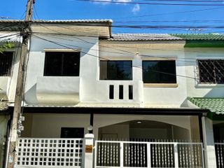 For sale 4 Beds townhouse in Mueang Pathum Thani, Pathum Thani