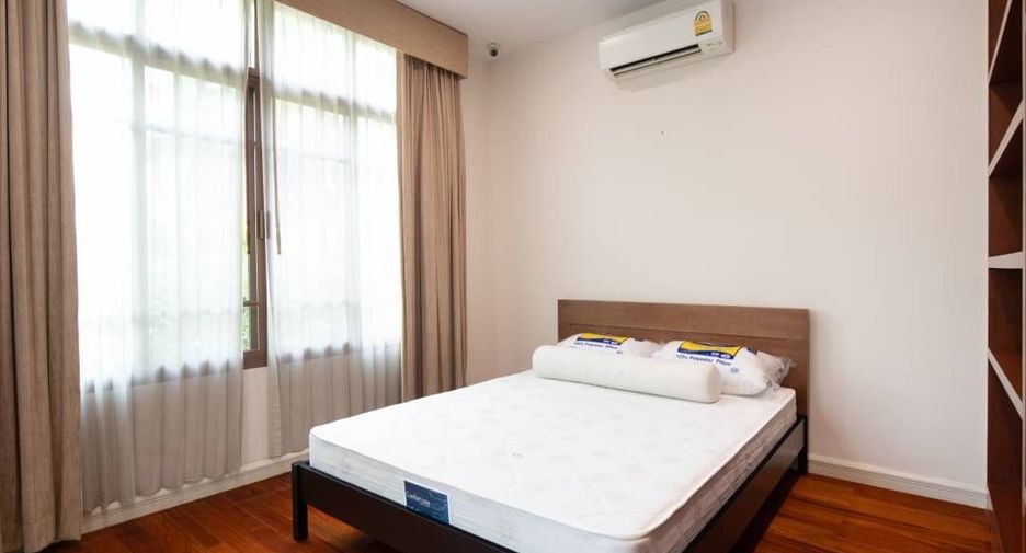 Haus zur Miete und zum Kauf mit 4 Zimmer in Watthana, Bangkok