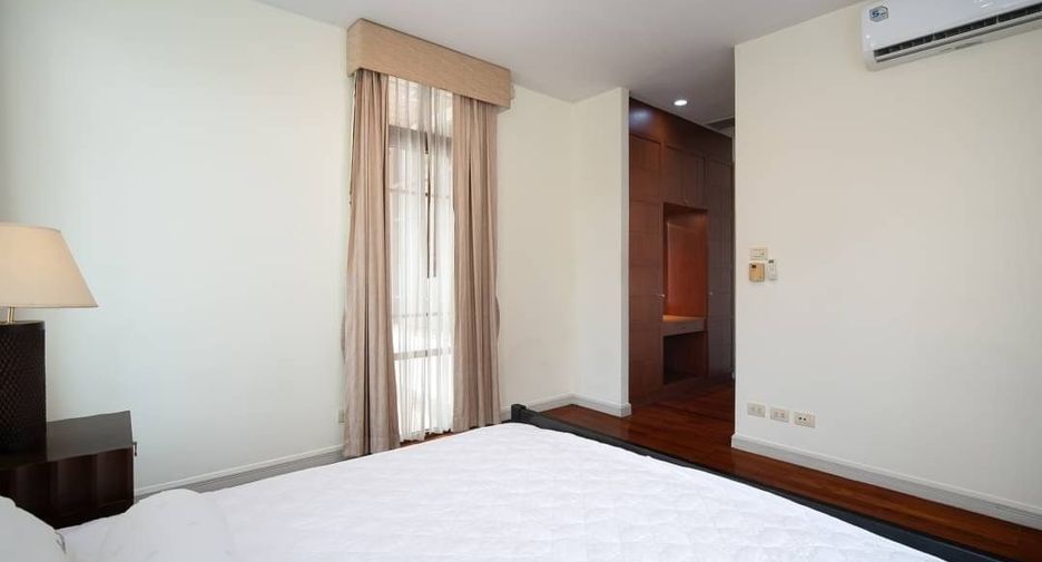 Haus zur Miete und zum Kauf mit 4 Zimmer in Watthana, Bangkok