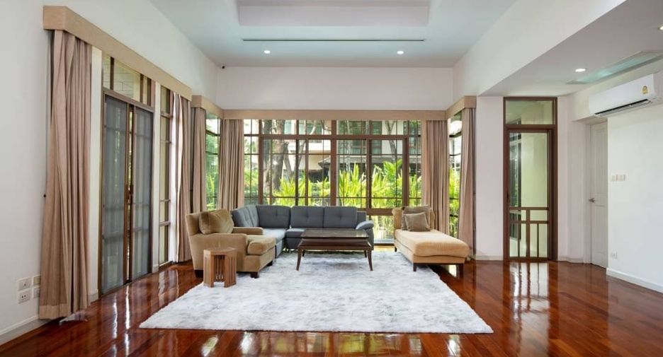 Haus zur Miete und zum Kauf mit 4 Zimmer in Watthana, Bangkok