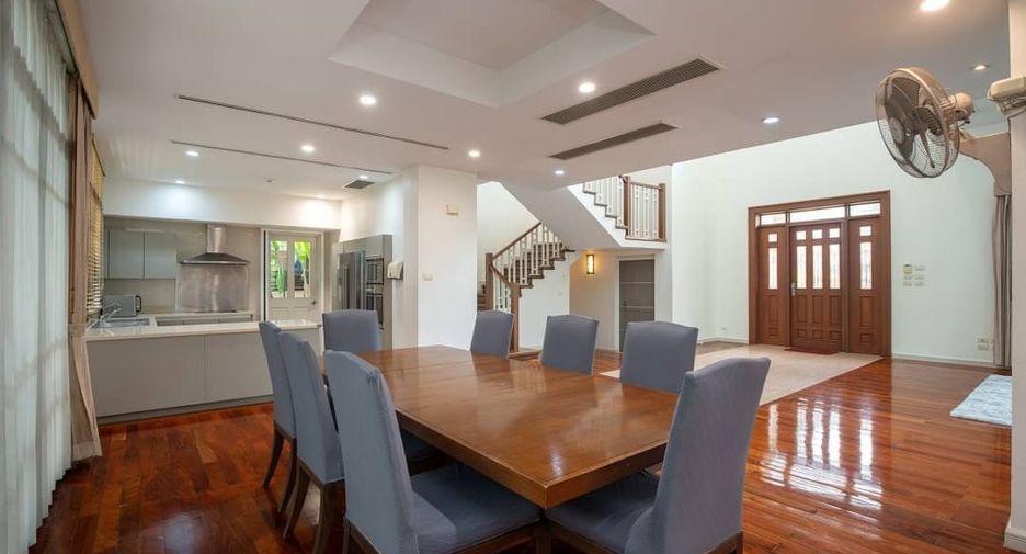 Haus zur Miete und zum Kauf mit 4 Zimmer in Watthana, Bangkok