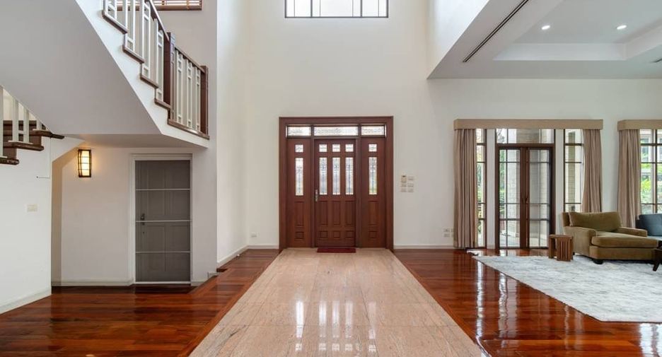 Haus zur Miete und zum Kauf mit 4 Zimmer in Watthana, Bangkok