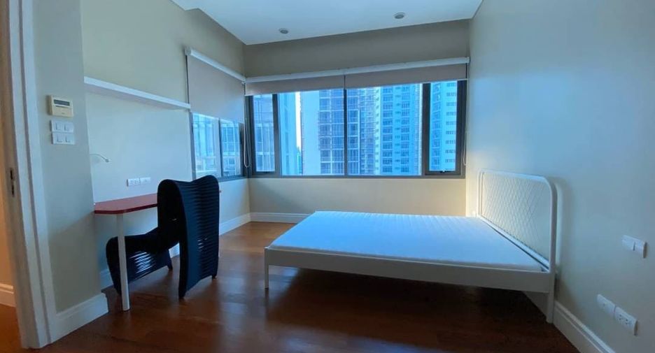 For sale 2 bedrooms condo in Khlong Toei, Bangkok