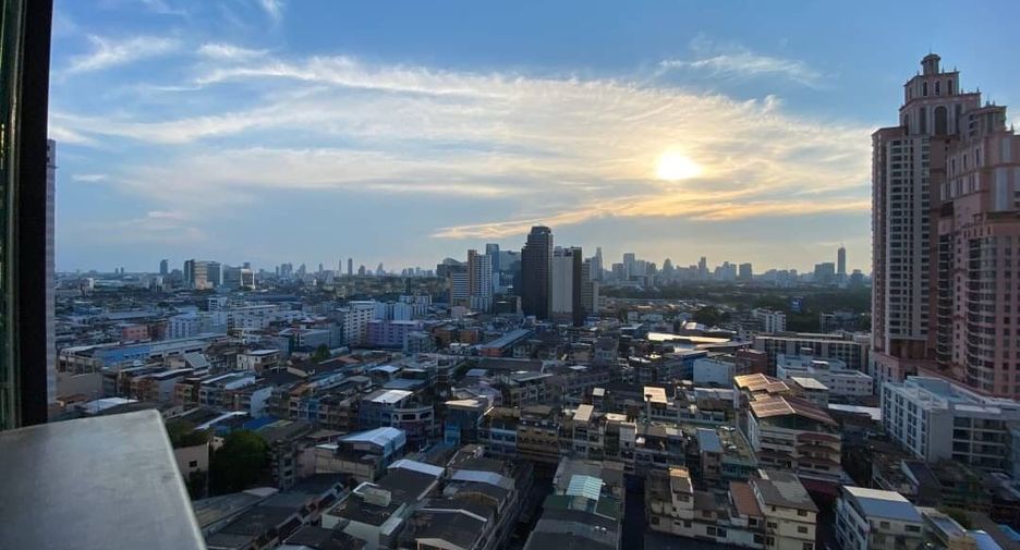 For sale 2 bedrooms condo in Khlong Toei, Bangkok