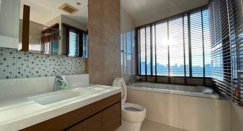 For sale 2 bedrooms condo in Khlong Toei, Bangkok