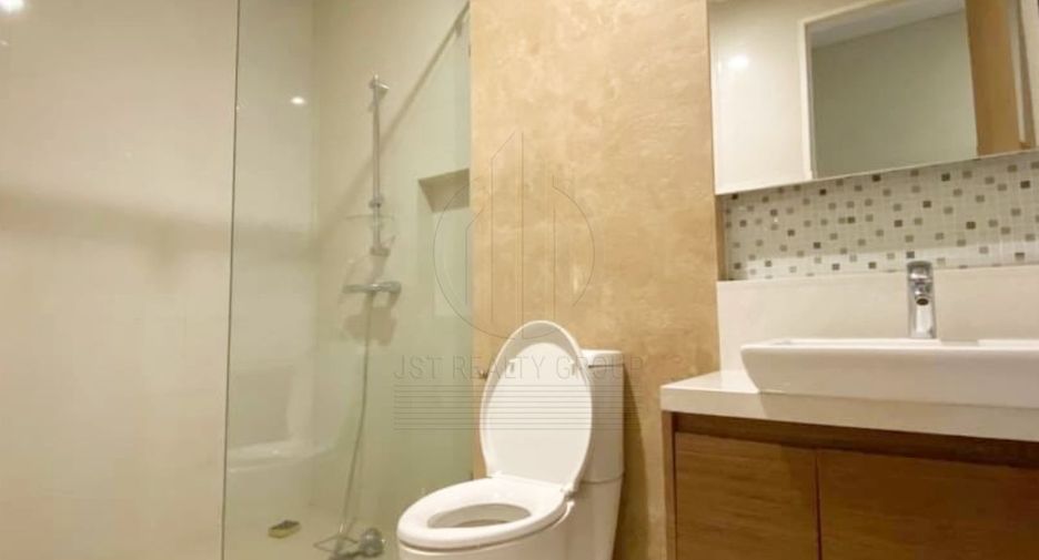 For sale 2 bedrooms condo in Khlong Toei, Bangkok
