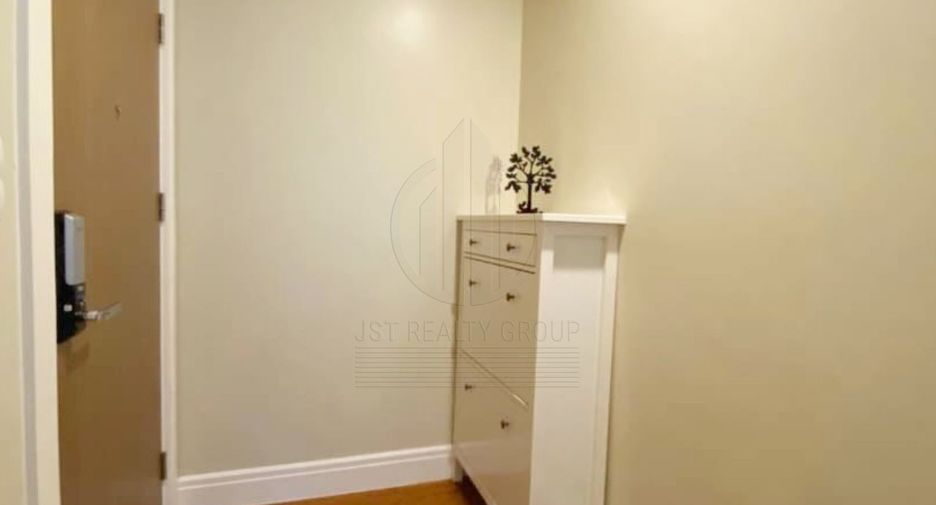For sale 2 bedrooms condo in Khlong Toei, Bangkok