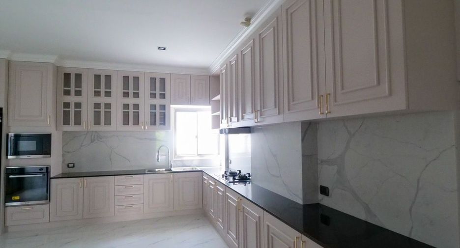 Casa en venta de 5 habitaciones en Lat Krabang, Bangkok