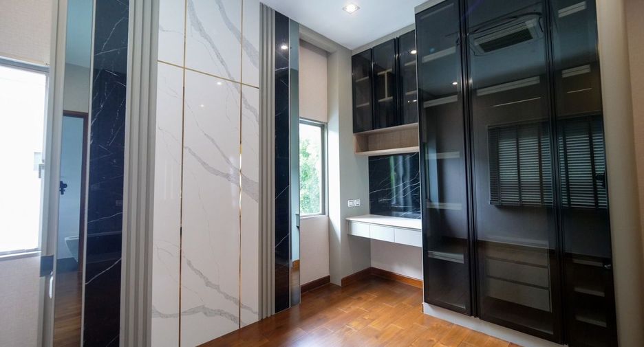 Casa en venta de 5 habitaciones en Lat Krabang, Bangkok