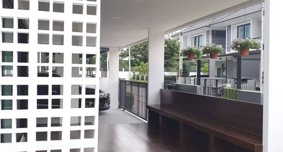 For sale 4 bedrooms house in Si Racha, Chonburi