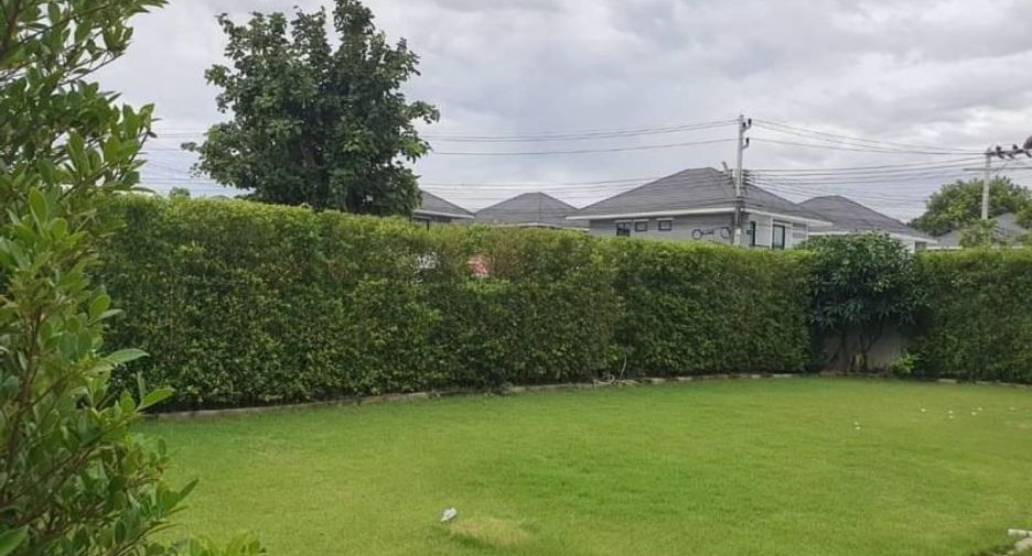 For sale 4 bedrooms house in Si Racha, Chonburi