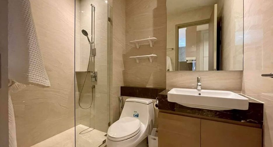 À louer et à vendre 2 chambres condo à Bang Rak, Bangkok