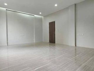 Local comercial en alquiler de 5 habitaciones en Watthana, Bangkok