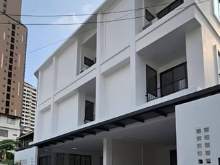 Local comercial en alquiler de 5 habitaciones en Watthana, Bangkok