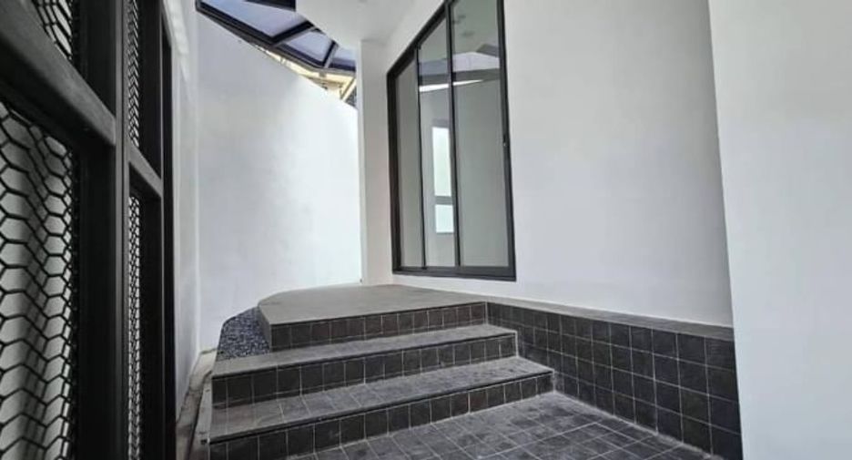 Local comercial en alquiler de 5 habitaciones en Watthana, Bangkok