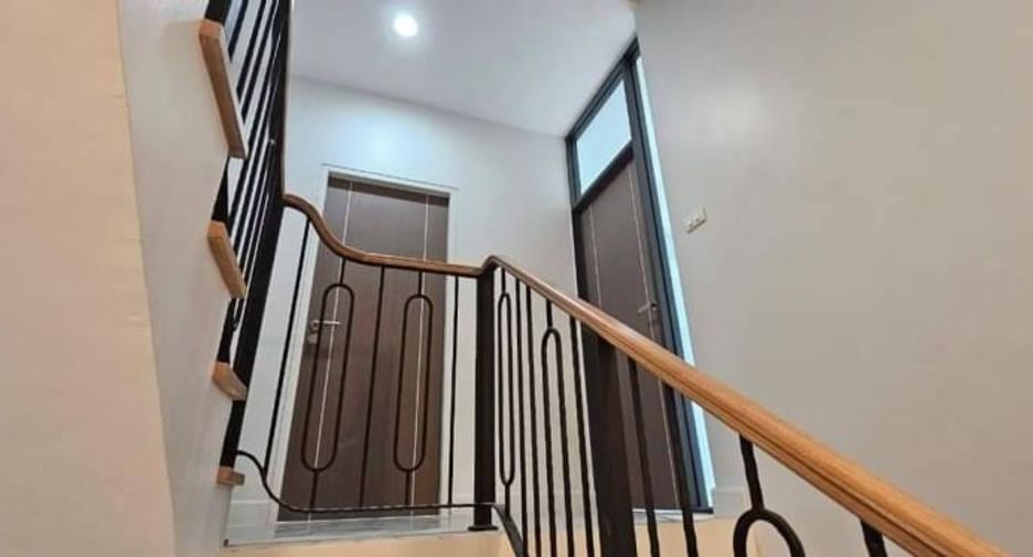 Local comercial en alquiler de 5 habitaciones en Watthana, Bangkok