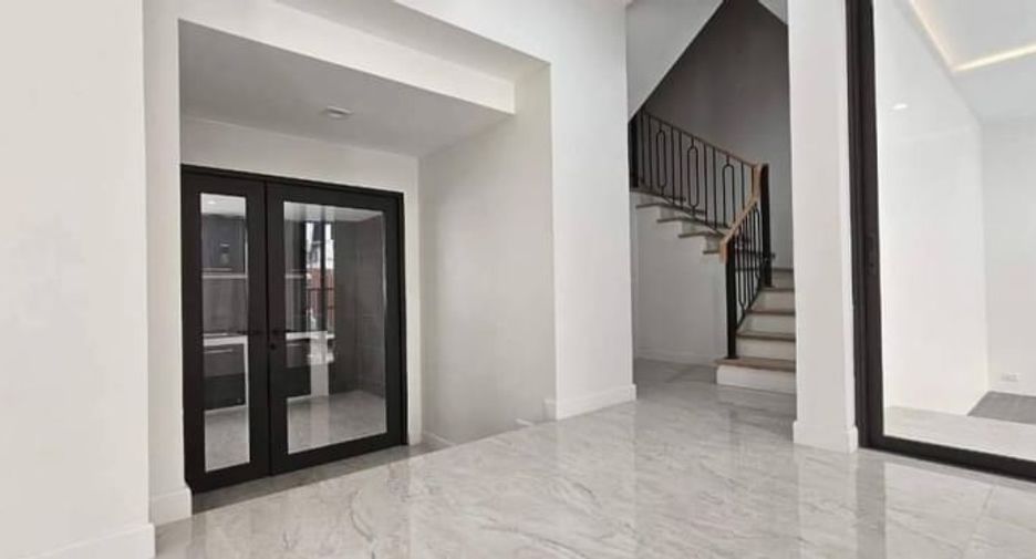 Local comercial en alquiler de 5 habitaciones en Watthana, Bangkok