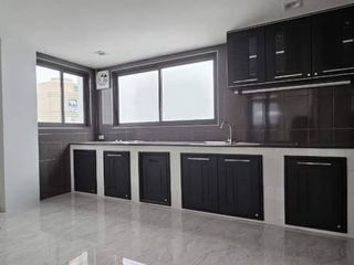 Local comercial en alquiler de 5 habitaciones en Watthana, Bangkok