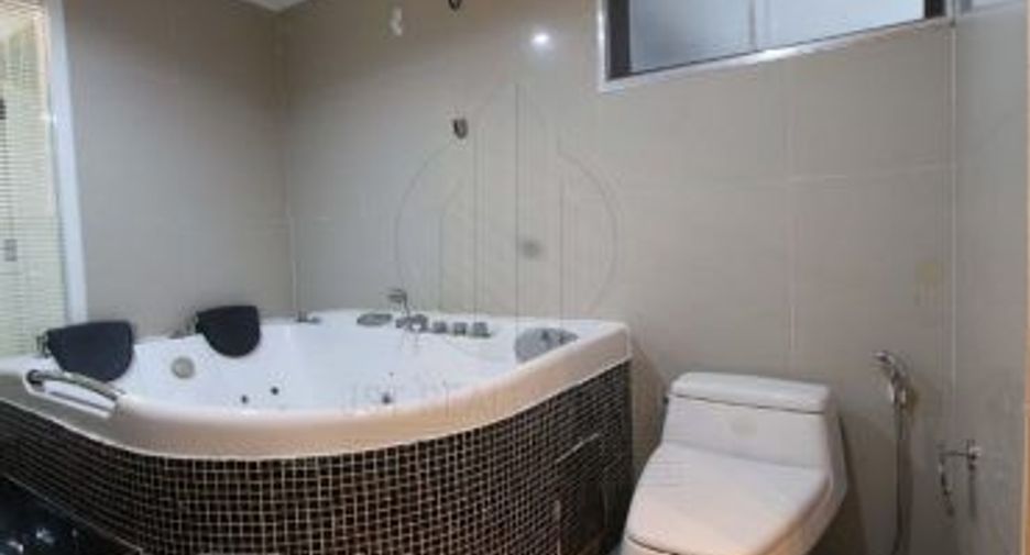 Condo en alquiler de 3 habitaciones en Khlong Toei, Bangkok