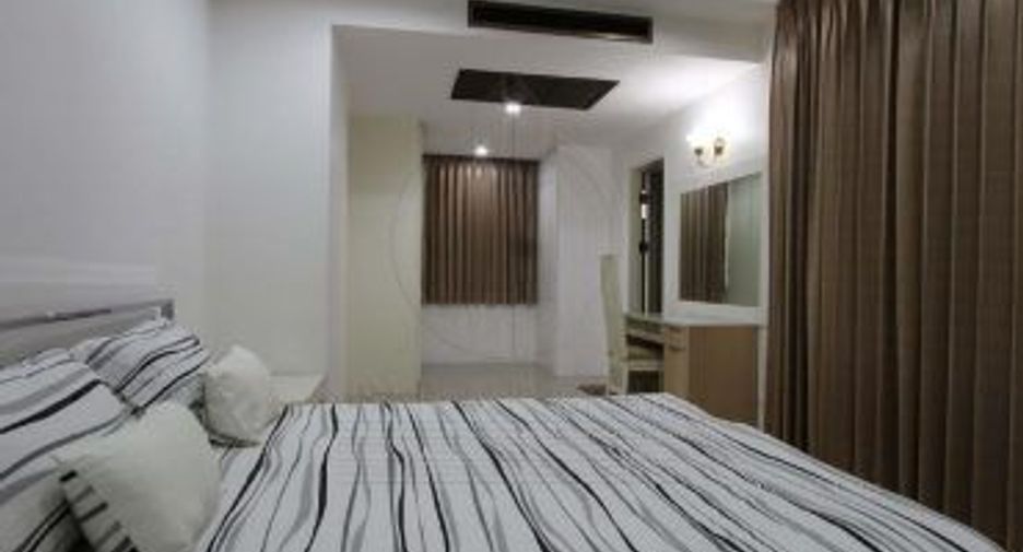 Condo en alquiler de 3 habitaciones en Khlong Toei, Bangkok