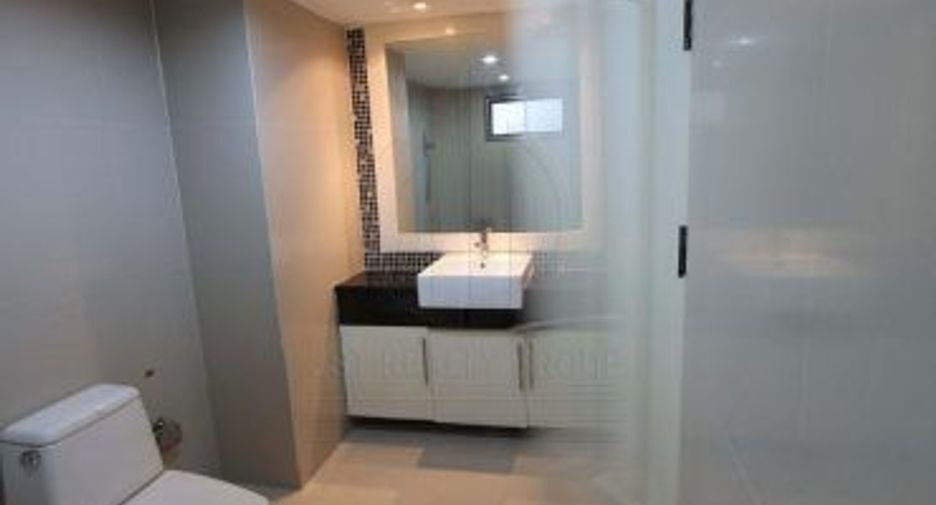 Condo en alquiler de 3 habitaciones en Khlong Toei, Bangkok