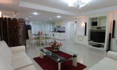 Condo en alquiler de 3 habitaciones en Khlong Toei, Bangkok