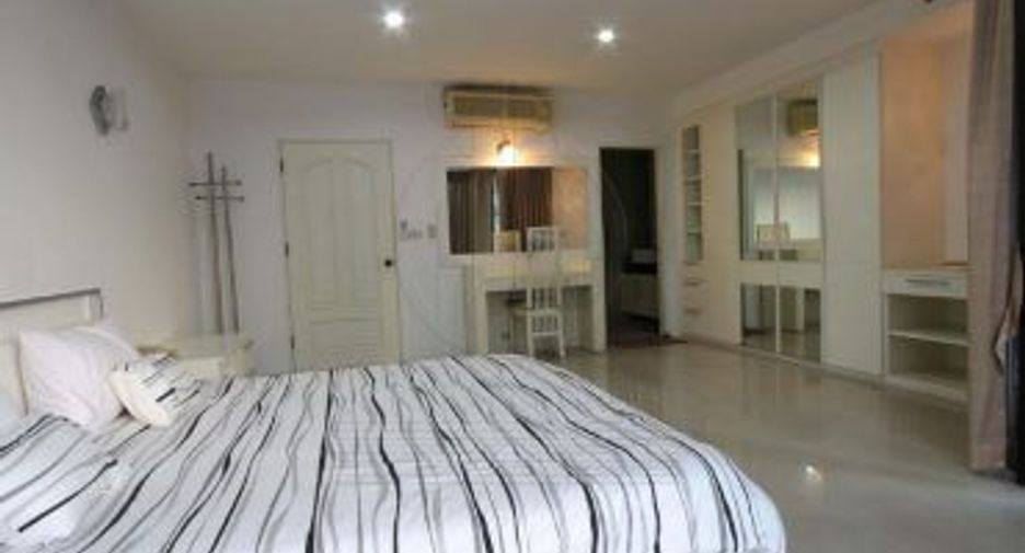 Condo en alquiler de 3 habitaciones en Khlong Toei, Bangkok
