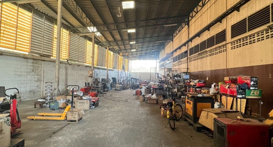 For rent 2 bed warehouse in Nakhon Chai Si, Nakhon Pathom