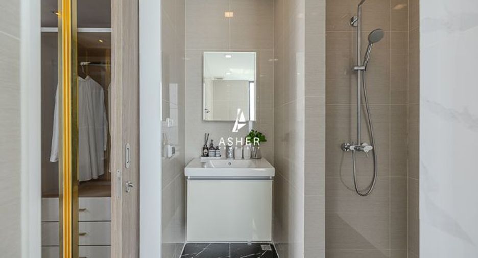 For sale 3 bedrooms condo in Khlong Toei, Bangkok