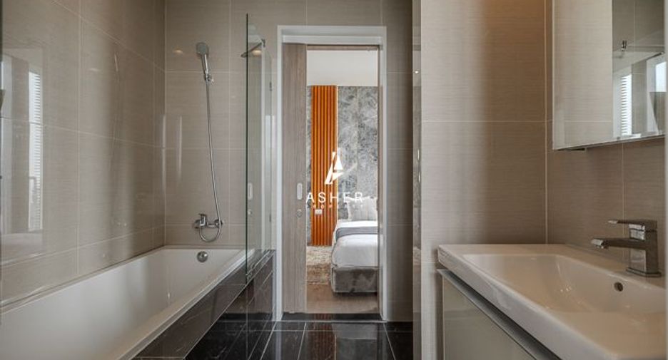 For sale 3 bedrooms condo in Khlong Toei, Bangkok