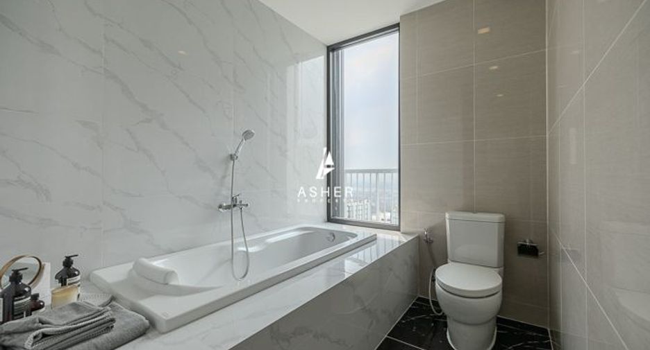 For sale 3 bedrooms condo in Khlong Toei, Bangkok