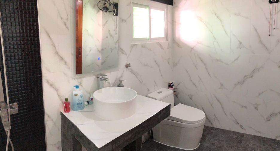 For rent 3 bedrooms townhouse in Mueang Chiang Mai, Chiang Mai