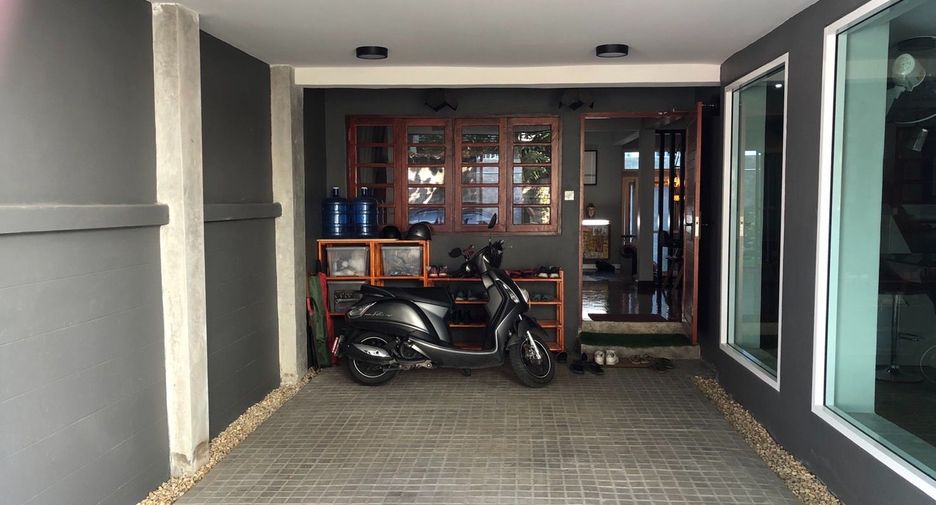 For rent 3 bedrooms townhouse in Mueang Chiang Mai, Chiang Mai
