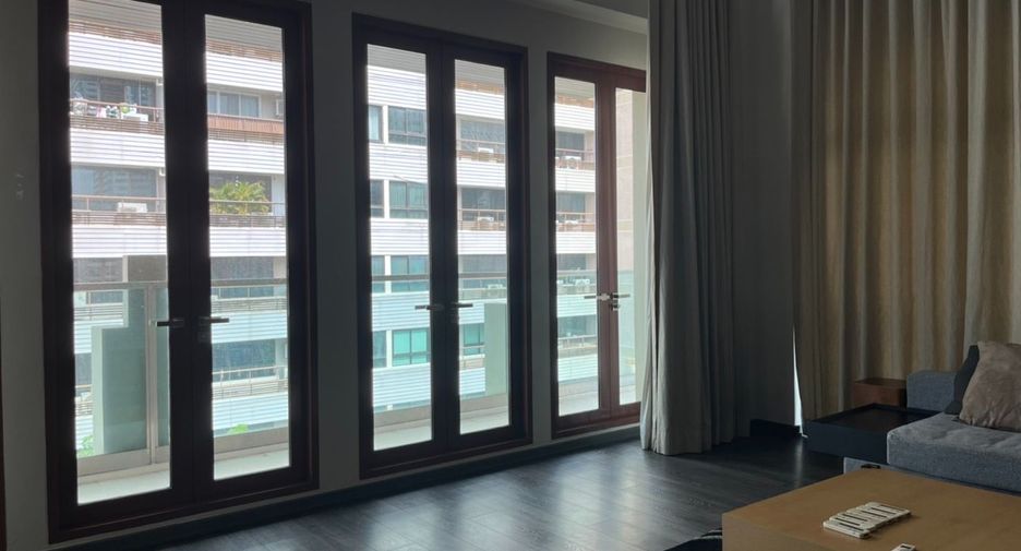 For rent 3 bedrooms condo in Khlong Toei, Bangkok