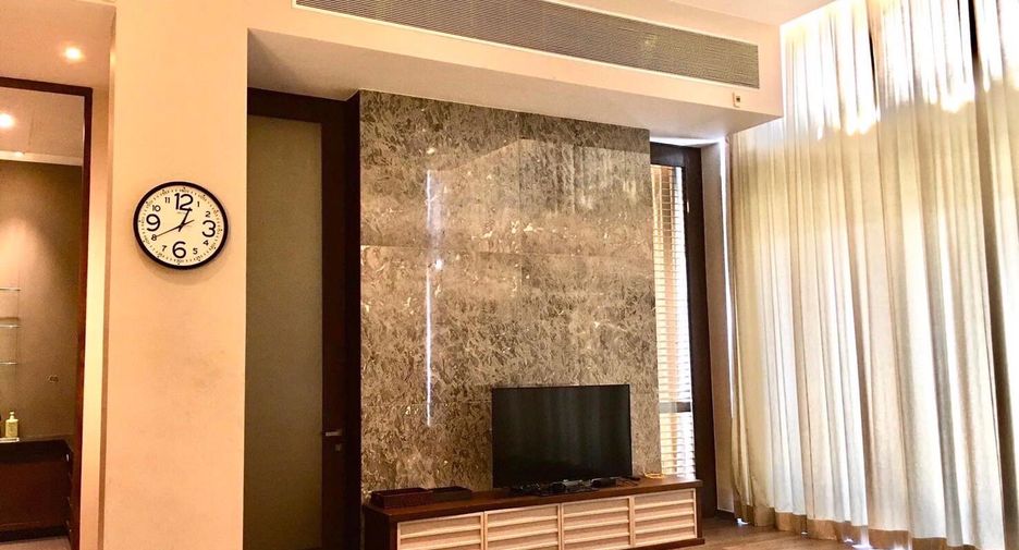 For rent 3 bedrooms condo in Khlong Toei, Bangkok