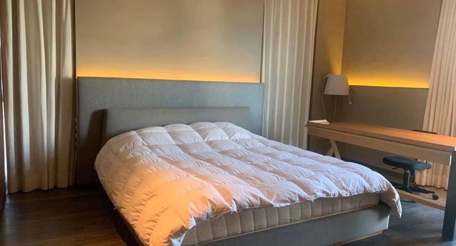 For rent 3 bedrooms condo in Khlong Toei, Bangkok