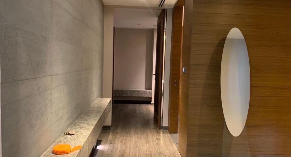For rent 3 bedrooms condo in Khlong Toei, Bangkok