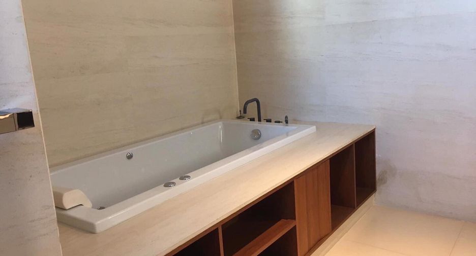For rent 3 bedrooms condo in Khlong Toei, Bangkok