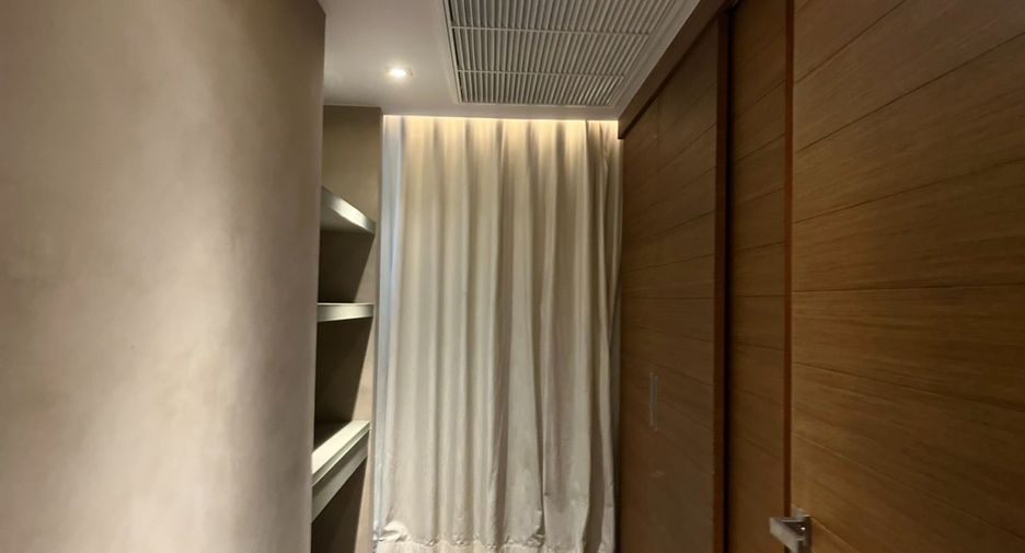 For rent 3 bedrooms condo in Khlong Toei, Bangkok